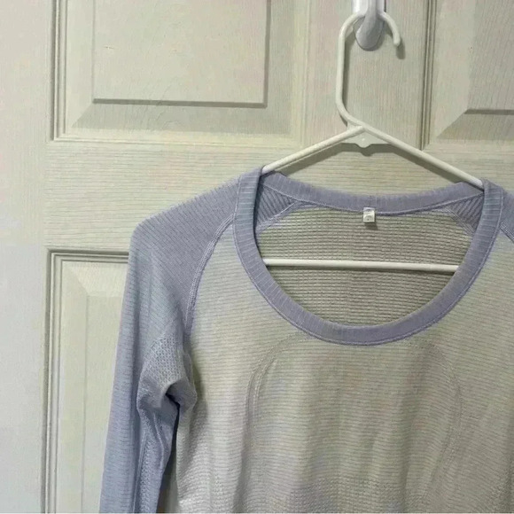 Luluemon Women's Swiftly Tech White And Blue Long Sleeve Sz 6 - Picture 2 of 8